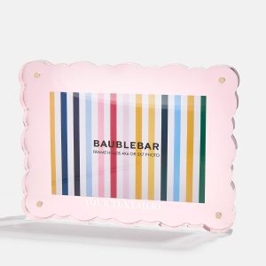 Picture Perfect Horizontal Acrylic Frame - Scalloped Shape